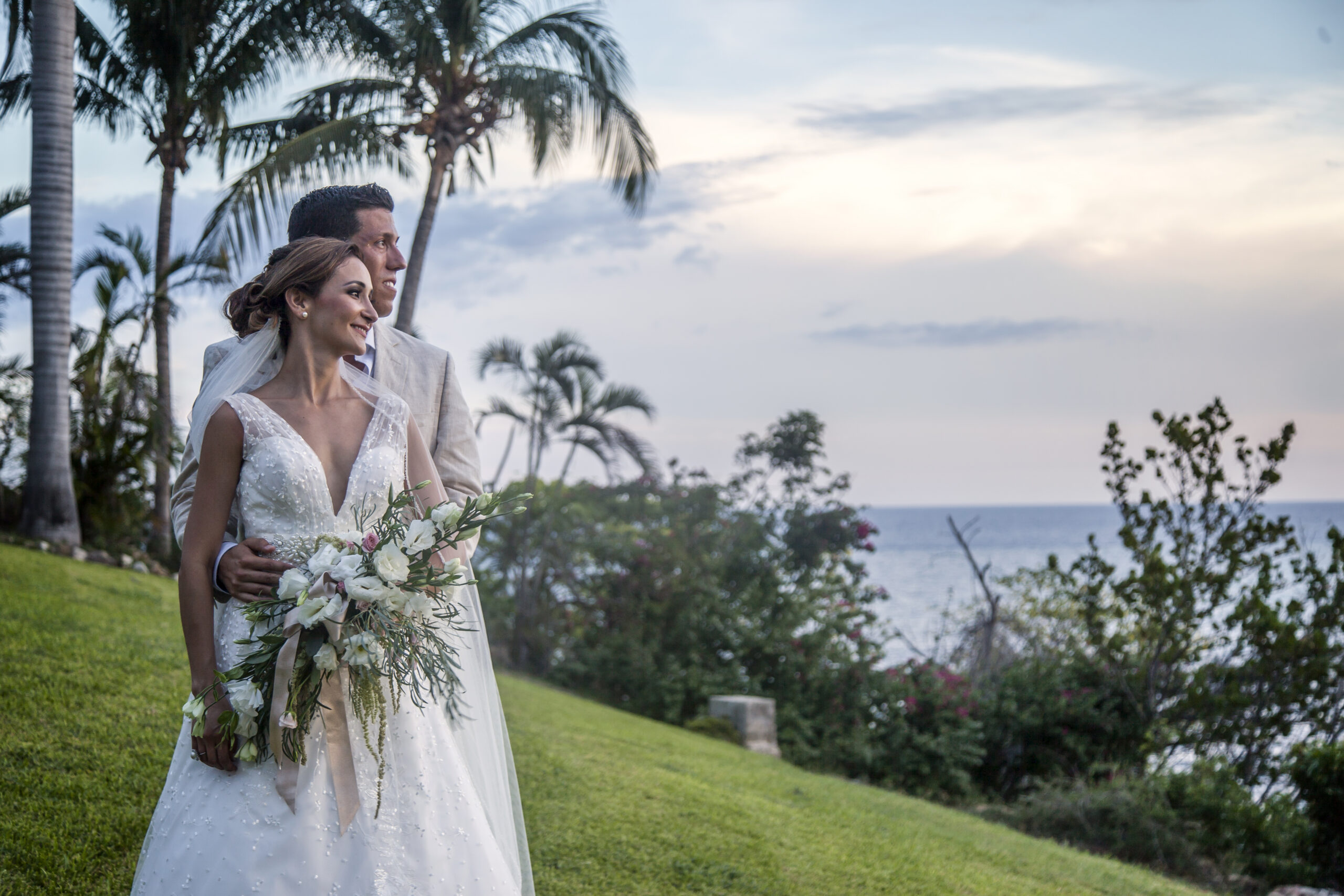 Luisa Fernanda y Alejandro en su boda destino en Huatulco