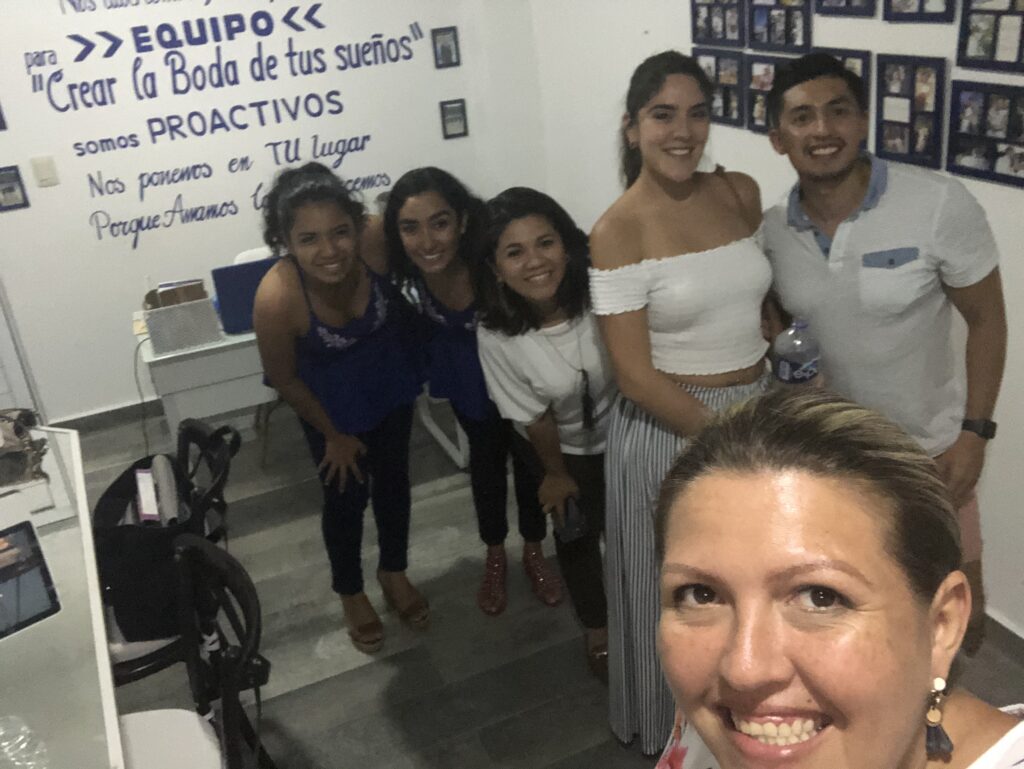 Equipo de Bodas Huatulco en su oficina ubicada dentro de Sea Soul, Huatulco
